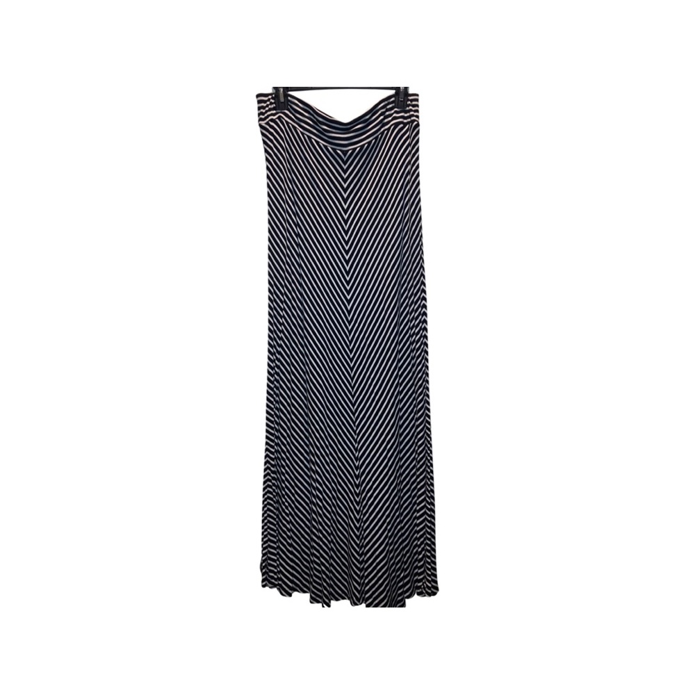 New directions black and white stripe maxi skirt 💓